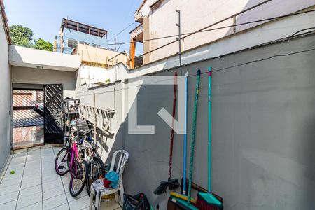 Casa à venda com 215m², 4 quartos e 3 vagas Casa à venda com 215m², 4 quartos e 3 vagasCorredor