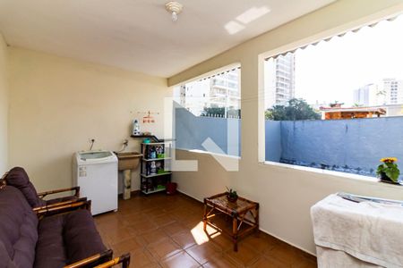 Casa à venda com 215m², 4 quartos e 3 vagas Casa à venda com 215m², 4 quartos e 3 vagasÁrea de Serviço