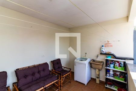 Casa à venda com 215m², 4 quartos e 3 vagas Casa à venda com 215m², 4 quartos e 3 vagasÁrea de Serviço