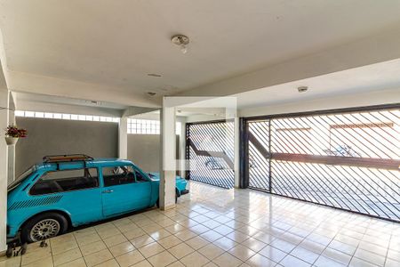 Casa à venda com 215m², 4 quartos e 3 vagas Casa à venda com 215m², 4 quartos e 3 vagasGaragem