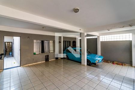 Casa à venda com 215m², 4 quartos e 3 vagas Casa à venda com 215m², 4 quartos e 3 vagasGaragem