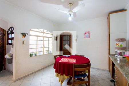 Casa à venda com 225m², 4 quartos e 2 vagasCopa