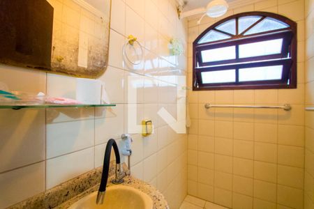 Casa à venda com 225m², 4 quartos e 2 vagasBanheiro social