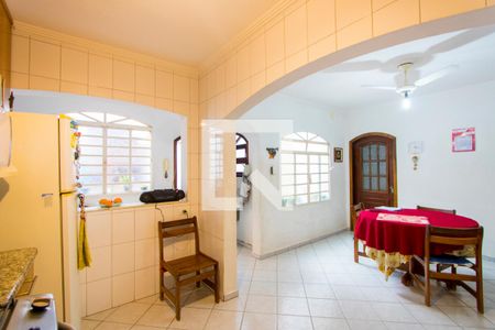 Casa à venda com 225m², 4 quartos e 2 vagasCozinha