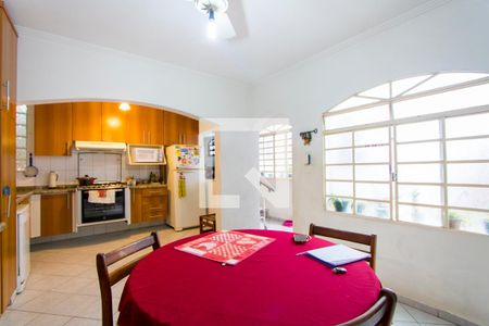 Casa à venda com 225m², 4 quartos e 2 vagasCopa