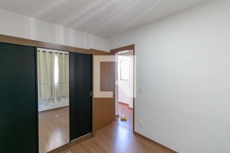 Quarto 1 de apartamento à venda com 2 quartos, 47m² em João Pinheiro, Belo Horizonte