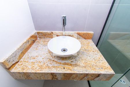 Casa de condomínio para alugar com 150m², 3 quartos e 2 vagas Casa de condomínio para alugar com 150m², 3 quartos e 2 vagasBanheiro da Suíte 1