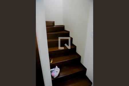 Escadas de casa à venda com 2 quartos, 200m² em Jardim Rina, Santo André