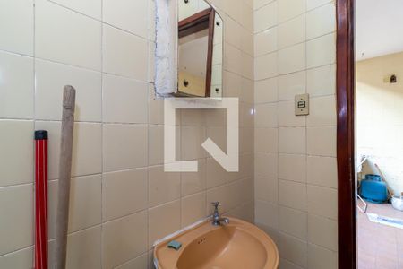 Casa à venda com 295m², 4 quartos e 4 vagas Casa à venda com 295m², 4 quartos e 4 vagasBanheiro de Serviço