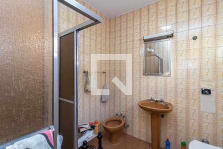 Casa à venda com 295m², 4 quartos e 4 vagas Casa à venda com 295m², 4 quartos e 4 vagasBanheiro da Suíte 2