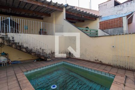 Casa à venda com 295m², 4 quartos e 4 vagas Casa à venda com 295m², 4 quartos e 4 vagasQuintal - Piscina
