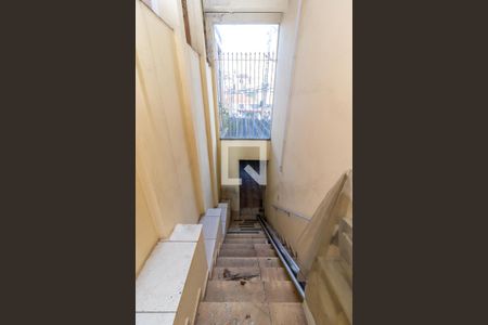 Casa à venda com 295m², 4 quartos e 4 vagas Casa à venda com 295m², 4 quartos e 4 vagasEscada