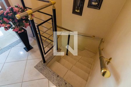 Casa à venda com 140m², 4 quartos e 2 vagasEscada