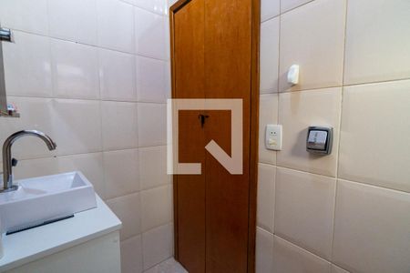 Casa à venda com 140m², 4 quartos e 2 vagasEdícula - Banheiro