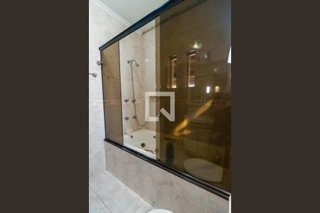 Casa à venda com 140m², 4 quartos e 2 vagasBanheiro da Suíte