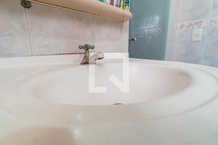 Casa à venda com 140m², 4 quartos e 2 vagasBanheiro da Suíte Detalhe