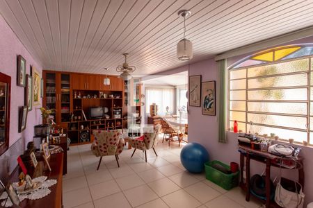 Sala de casa à venda com 2 quartos, 200m² em Rio Branco, Belo Horizonte