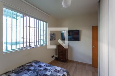 Casa à venda com 223m², 3 quartos e 2 vagasQuarto 2