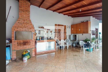 Casa à venda com 3 quartos, 220m² em Vila Ipiranga, Porto Alegre