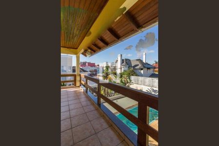 Casa à venda com 3 quartos, 300m² em Chácara das Pedras, Porto Alegre