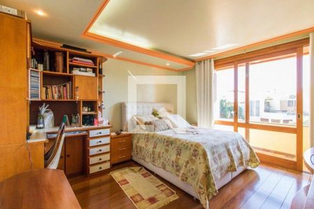 Casa à venda com 3 quartos, 300m² em Chácara das Pedras, Porto Alegre