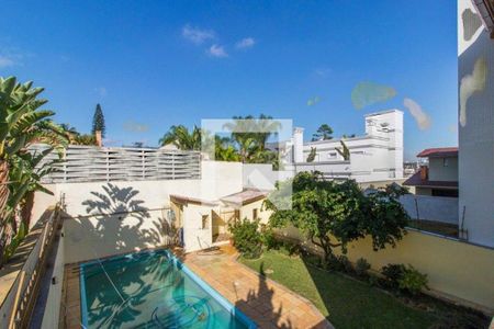 Casa à venda com 3 quartos, 300m² em Chácara das Pedras, Porto Alegre