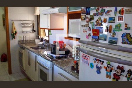 Apartamento à venda com 3 quartos, 90m² em Passo da Areia, Porto Alegre