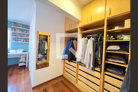 Apartamento à venda com 132m², 4 quartos e 2 vagasCloset da suíte 1