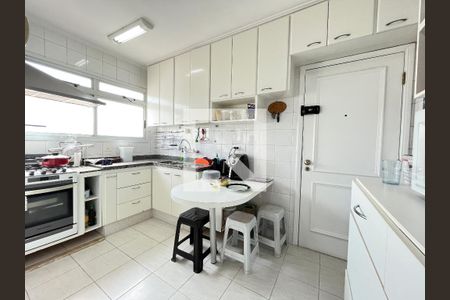 Apartamento à venda com 132m², 4 quartos e 2 vagasCozinha 