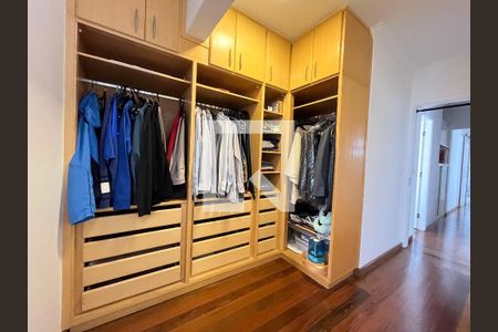 Apartamento à venda com 132m², 4 quartos e 2 vagasCloset da suíte 1