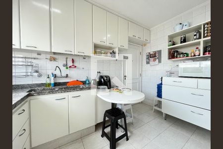 Apartamento à venda com 132m², 4 quartos e 2 vagasCozinha 