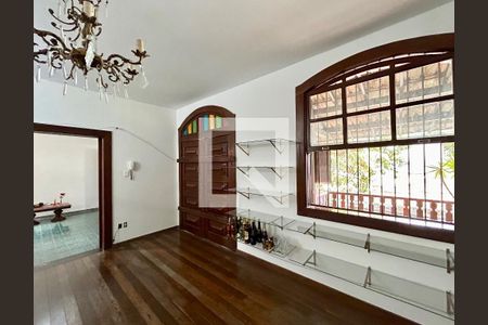 Sala de casa à venda com 3 quartos, 314m² em Serra, Belo Horizonte