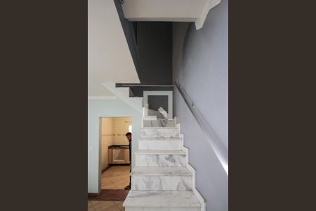 Escada de casa para alugar com 3 quartos, 90m² em Jardim Haia do Carrao, São Paulo