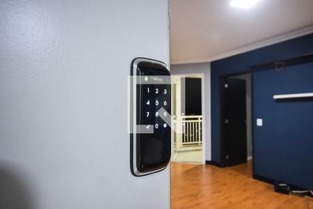 Fechadura eletrônica de apartamento para alugar com 2 quartos, 53m² em Jardim Monte Alegre, Taboão da Serra