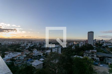 Apartamento para alugar com 220m², 3 quartos e 3 vagasVista