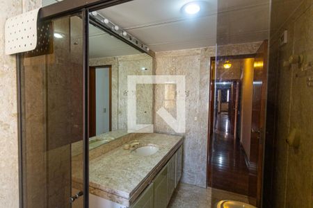 Apartamento à venda com 220m², 4 quartos e 4 vagasBanheiro da Suíte 2