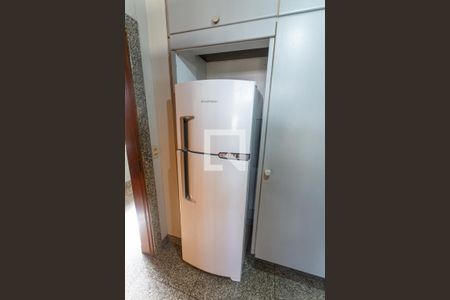 Apartamento à venda com 220m², 4 quartos e 4 vagasGeladeira