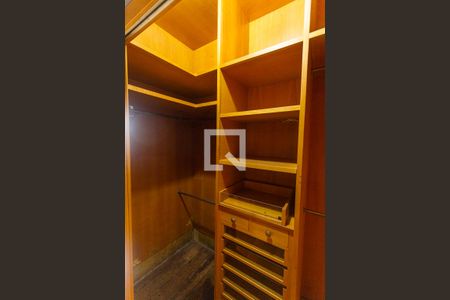 Apartamento à venda com 220m², 4 quartos e 4 vagasCloset da Suíte 1