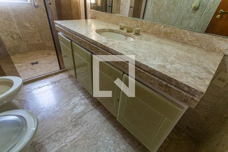 Apartamento à venda com 220m², 4 quartos e 4 vagasArmário do Banheiro da Suíte 2