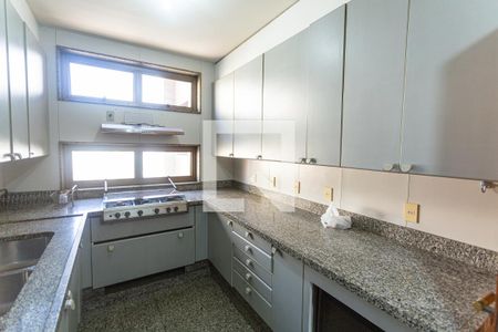 Apartamento à venda com 220m², 4 quartos e 4 vagasCozinha