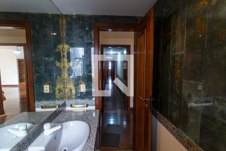 Apartamento à venda com 220m², 4 quartos e 4 vagasLavabo