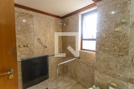 Apartamento à venda com 220m², 4 quartos e 4 vagasBanheiro da Suíte 1