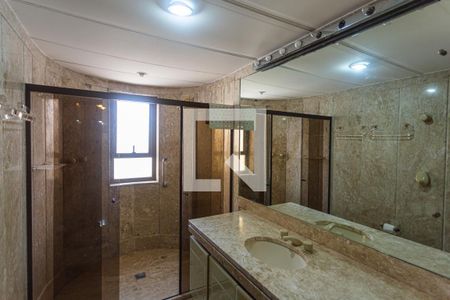 Apartamento à venda com 220m², 4 quartos e 4 vagasBanheiro da Suíte 2