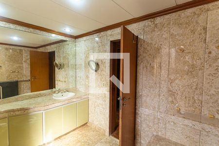 Apartamento à venda com 220m², 4 quartos e 4 vagasBanheiro da Suíte 1