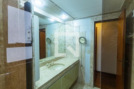 Apartamento à venda com 220m², 4 quartos e 4 vagasBanheiro da Suíte 3