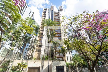 Apartamento à venda com 220m², 4 quartos e 4 vagasFachada