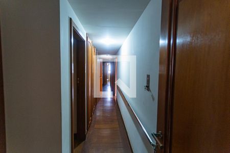 Apartamento à venda com 220m², 4 quartos e 4 vagasCorredor