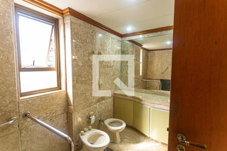 Apartamento à venda com 220m², 4 quartos e 4 vagasBanheiro da Suíte 1