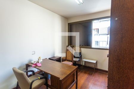 Apartamento à venda com 220m², 4 quartos e 4 vagasQuarto 4/Escritório