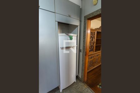 Apartamento à venda com 220m², 4 quartos e 4 vagasGeladeira